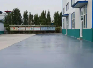 中卫彩色路面喷涂翻新的材料对冬季